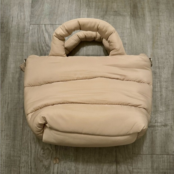 NWT Wilo The Label Beige Mini Two Strap Puffer Tote Bag ~ Women’s Active Wear - Picture 3 of 9